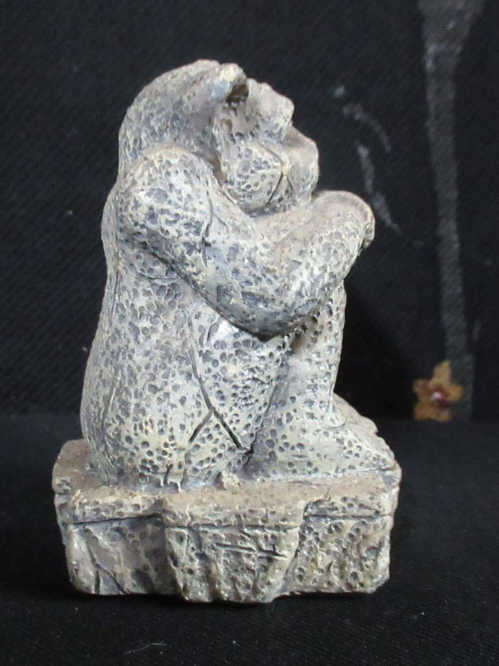 Small Sitting Gargoyle - Picture 2 of 6